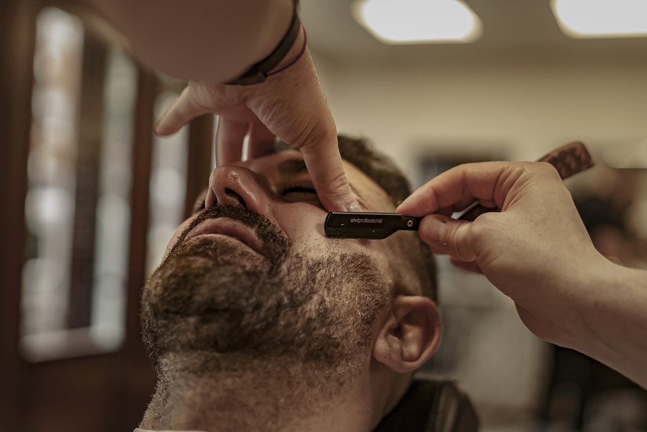 CORTE-BARBA-CABALLERO